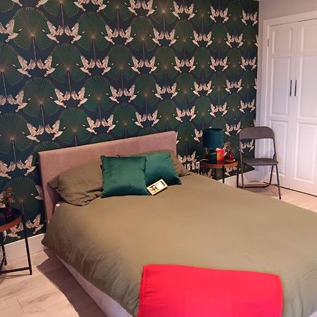 The Crown Radnage Hotel Ngoại thất bức ảnh