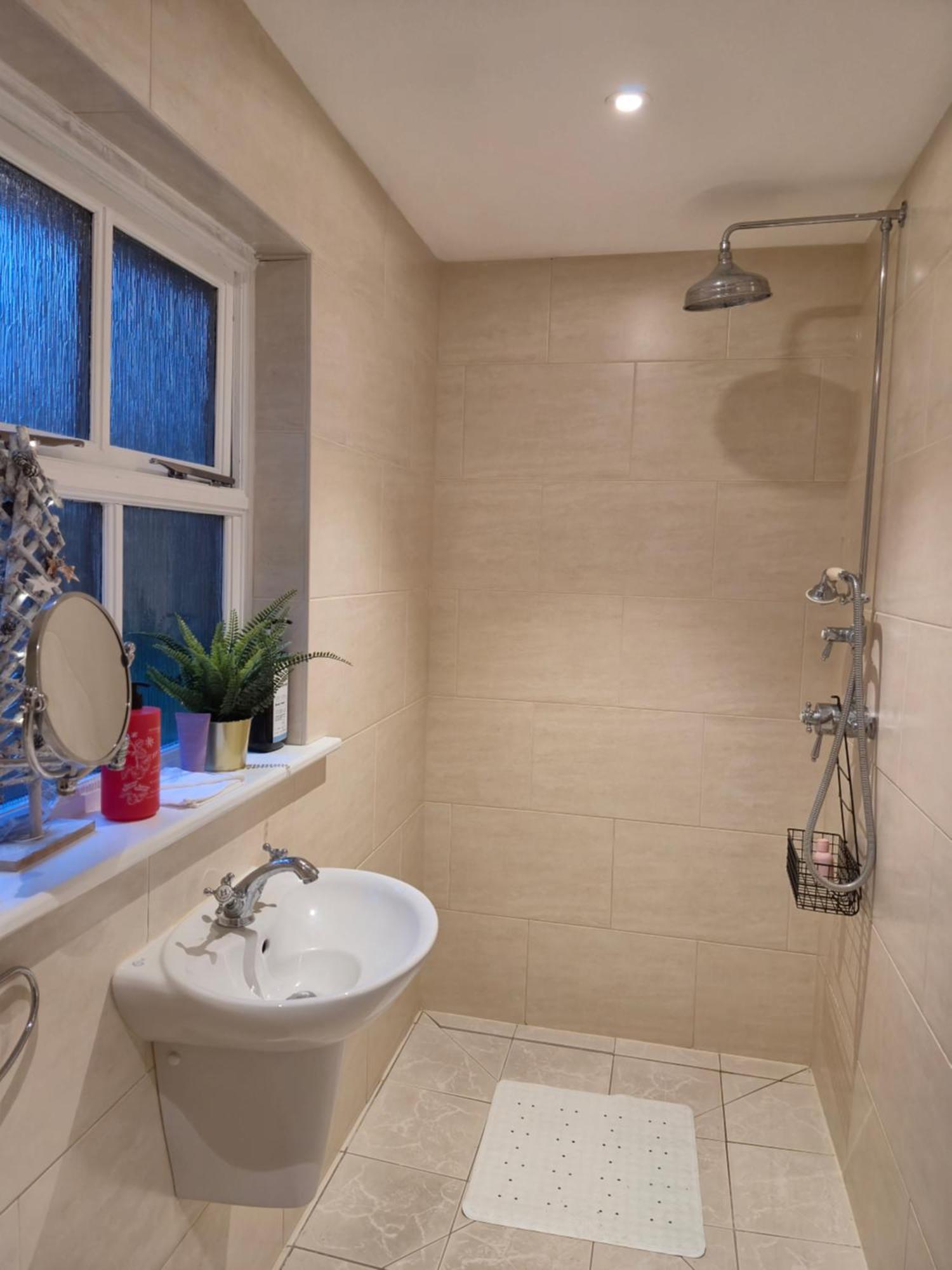 The Crown Radnage Hotel Ngoại thất bức ảnh