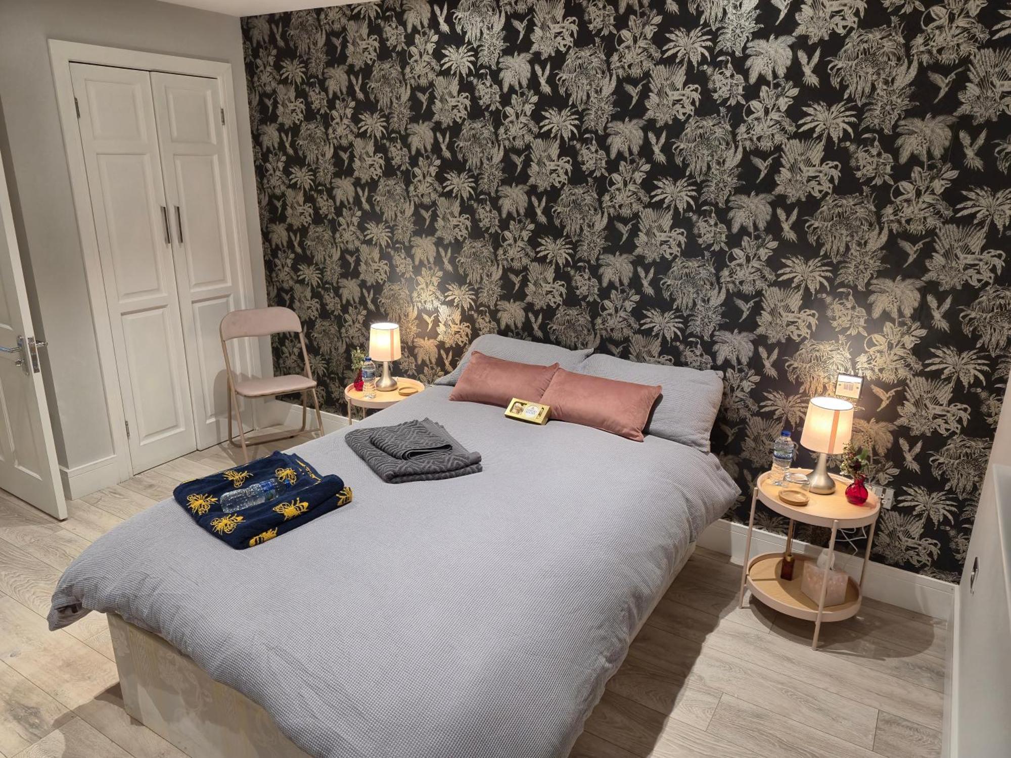 The Crown Radnage Hotel Ngoại thất bức ảnh